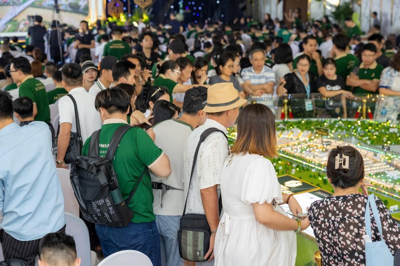 Sự kiện ra mắt dự án Vinhomes Golden City và giới thiệu phân khu Mặt Trời vừa qua đã thu hút hàng nghìn nhà đầu tư