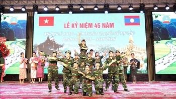 Binh đoàn 678 kỷ niệm 45 năm lên đường nhập ngũ giúp bạn Lào
