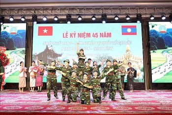 Binh đoàn 678 kỷ niệm 45 năm lên đường nhập ngũ giúp bạn Lào