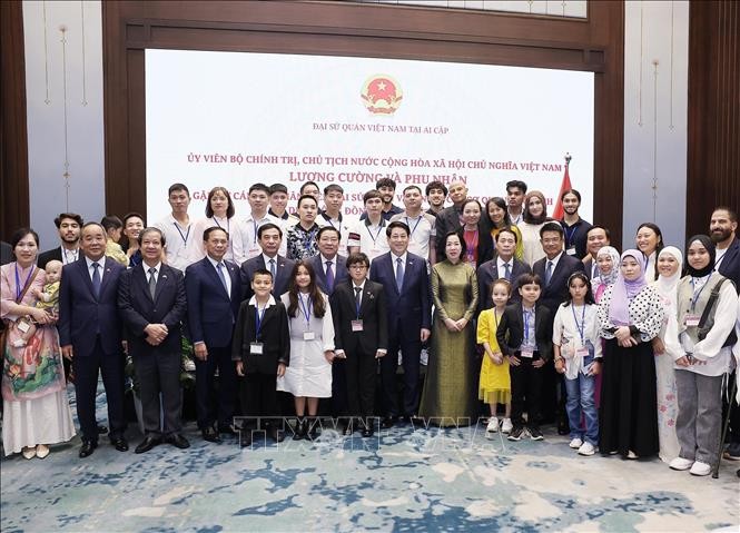 Chủ tịch nước Lương Cường gặp gỡ cộng đồng người Việt Nam tại Ai Cập