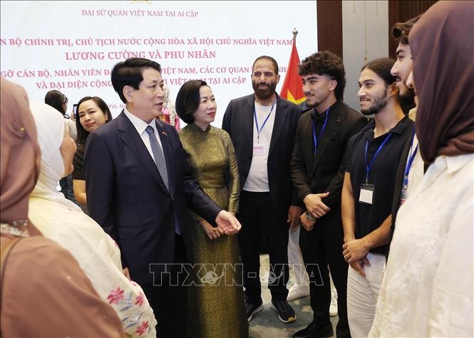 Chủ tịch nước Lương Cường gặp gỡ cộng đồng người Việt Nam tại Ai Cập