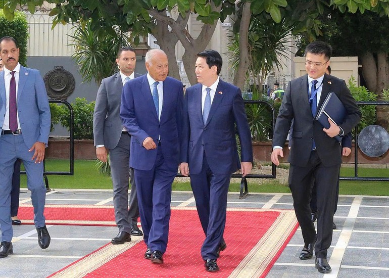 Chủ tịch nước Lương Cường thăm và phát biểu chính sách tại Liên đoàn Arab