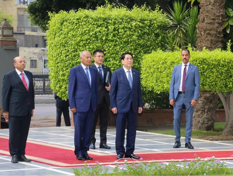 Chủ tịch nước Lương Cường thăm và phát biểu chính sách tại Liên đoàn Arab