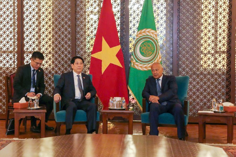 Chủ tịch nước Lương Cường thăm và phát biểu chính sách tại Liên đoàn Arab
