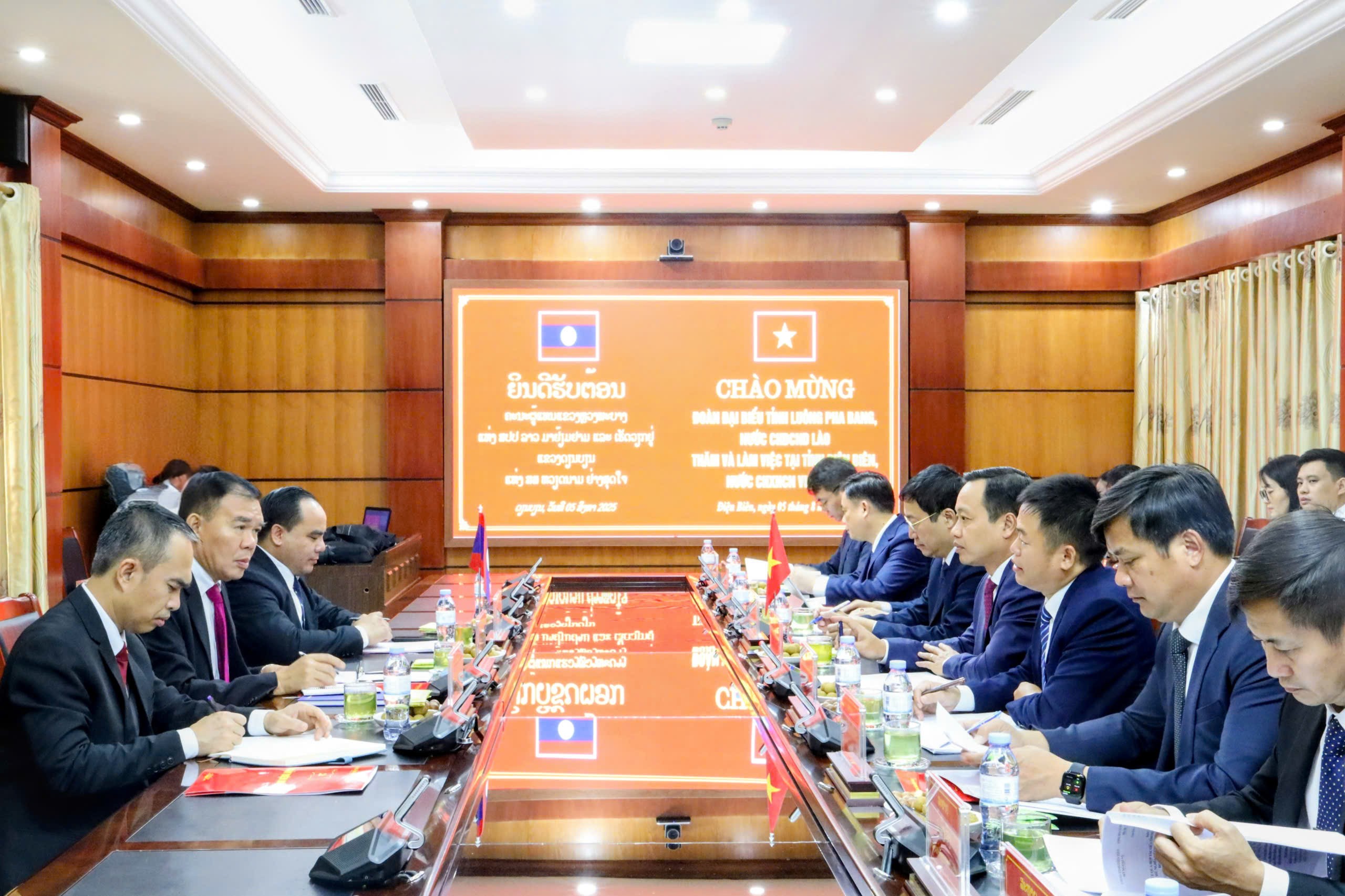 Điện Biên - Luông-pha-bang: Trao đổi kinh nghiệm tổ chức chính quyền địa phương hai cấp