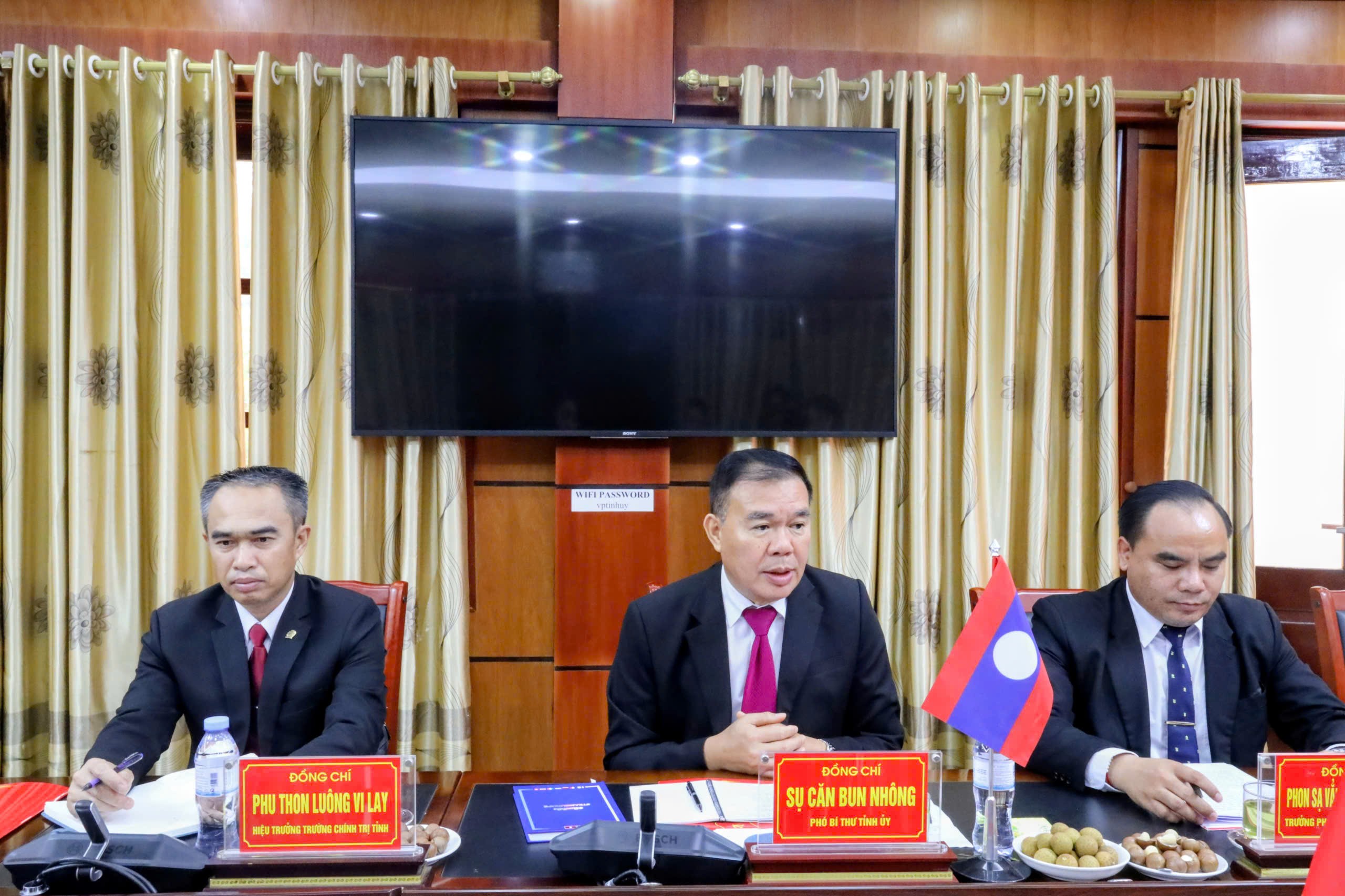 Điện Biên - Luông-pha-bang: Trao đổi kinh nghiệm tổ chức chính quyền địa phương hai cấp