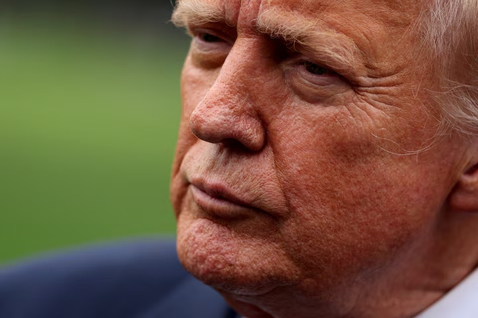 Tổng thống Mỹ Donald Trump phát biểu trước khi lên trực thăng Marine One, tại Nhà Trắng, ngày 1/8/2025. (Ảnh: Reuters)