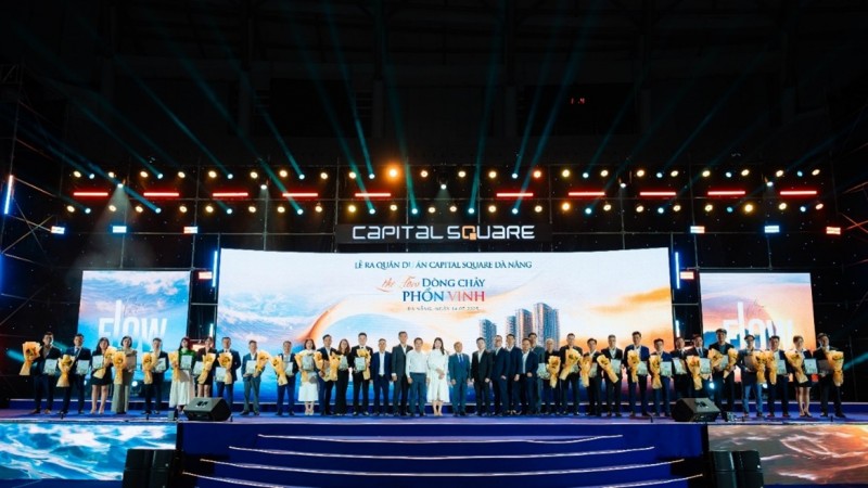 Cũng trong sự kiện, chủ đầu tư đã trao giấy chứng nhận hợp tác chiến lược với 29 đại lý bất động sản uy tín trên khắp cả nước