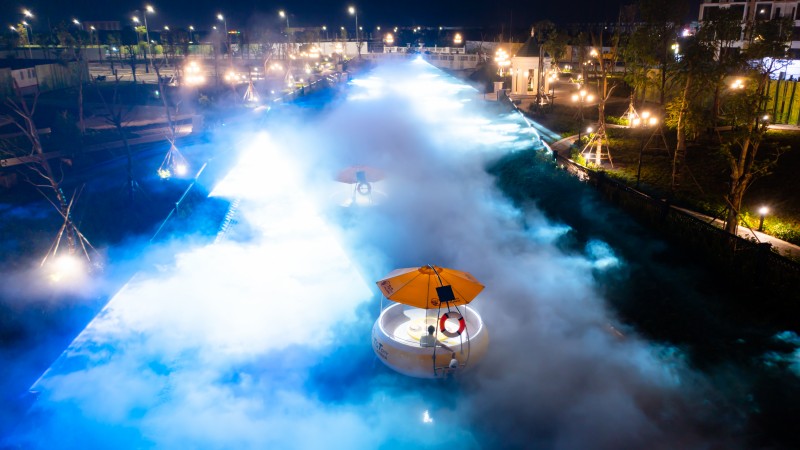 Du ngoạn giữa ánh sáng, chạm tay vào mây mù trên Dòng sông Ánh sáng T&T City Millennia