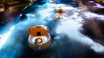 Du ngoạn giữa ánh sáng, chạm tay vào mây mù trên Dòng sông Ánh sáng T&T City Millennia
