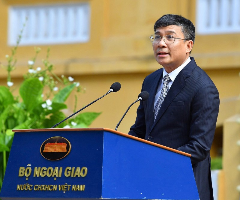 Thứ trưởng Thường trực Bộ Ngoại giao Nguyễn Minh Vũ chủ trì buổi lễ. Ảnh: Nhật Minh.
