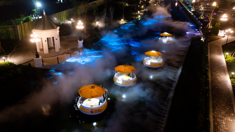 Dòng sông Ánh sáng tại Thành phố Thiên niên kỷ T&T City Millennia vừa được chính thức công nhận là Tuyến đường thủy trong khuôn viên Khu đô thị tích hợp hệ thống phun sương và công nghệ trình chiếu âm thanh, ánh sáng dài nhất.