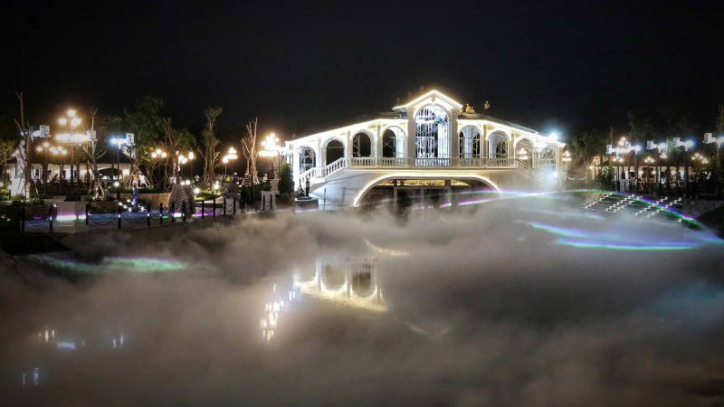 Vẻ đẹp huyền ảo trên Dòng sông Ánh sáng tại Thành phố Thiên niên kỷ T&T City Millennia