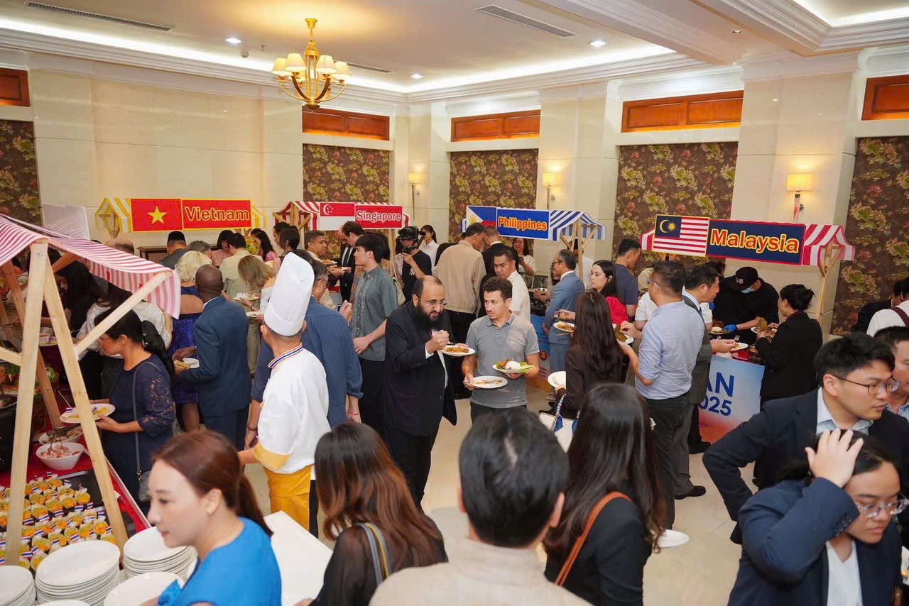 Chuỗi các sự kiện chào mừng ngày thành lập ASEAN tại Quảng Châu