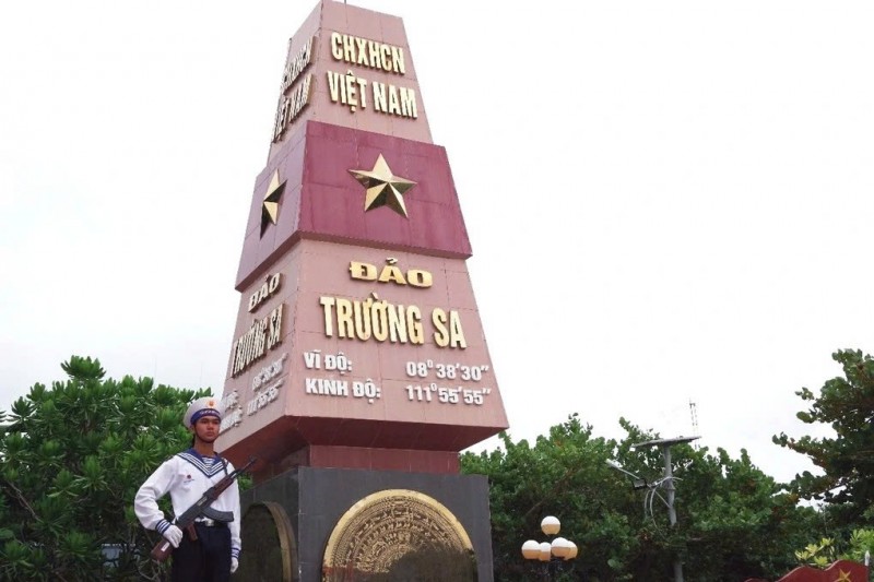 Chiến sĩ canh gác ở đặc khu Trường Sa (Ảnh: Vùng 4 Hải quân).