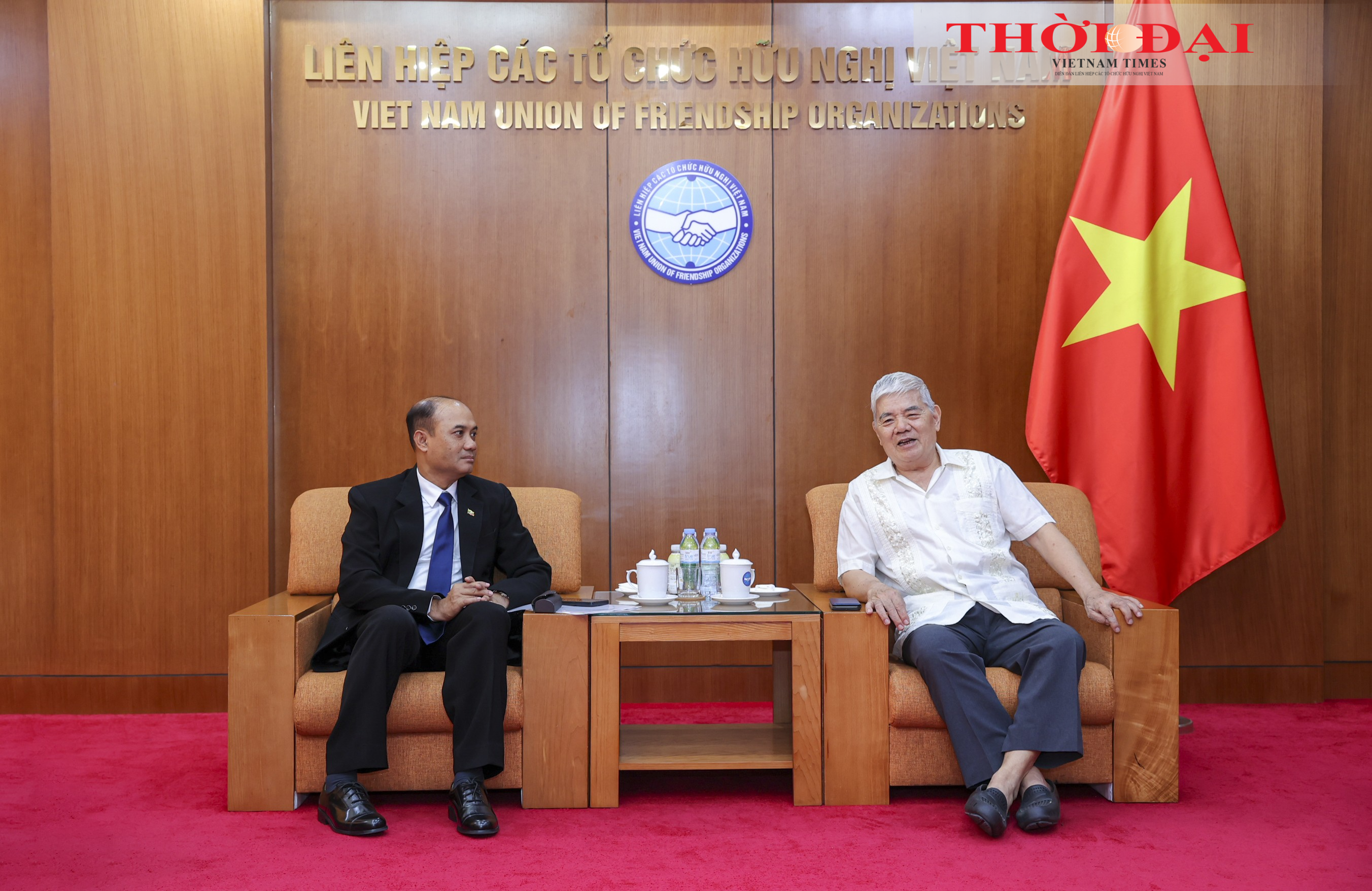 Chủ tịch Hội Hữu nghị Việt Nam - Myanmar Chu Công Phùng đã tiếp ông Wai Linn, tân Đại biện lâm thời Myanmar tại Việt Nam
