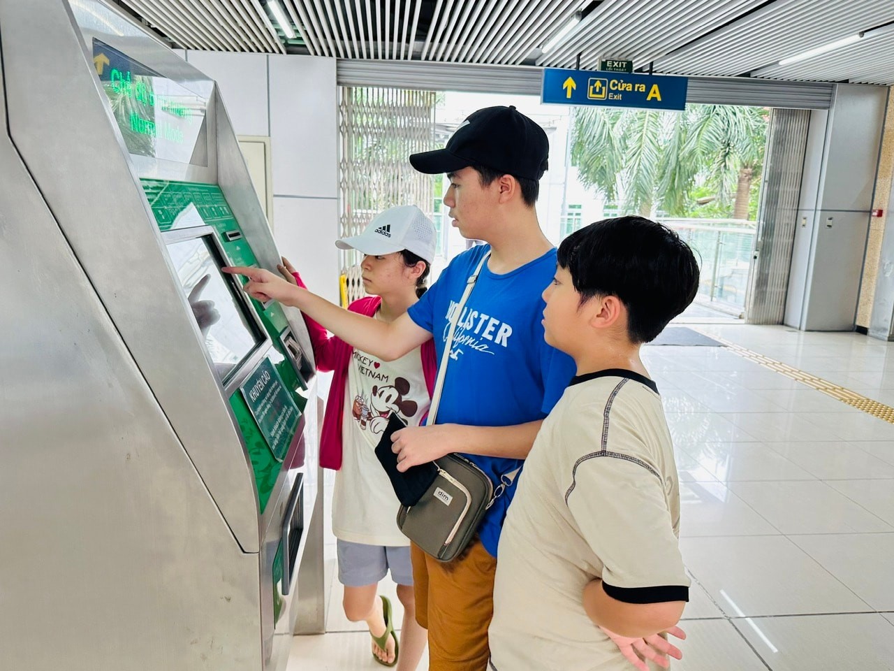 Hà Nội sẽ triển khai tuyến du lịch Metro trong dịp Đại lễ mừng 80 năm Cách mạng Tháng Tám và Quốc khánh 2-9. Tuyến du lịch dự kiến sẽ được duy trì để mang đến trải nghiệm mới cho du khách, hướng đến phát triển du lịch xanh của Thành phố. Ảnh: Báo Hà Nội mới