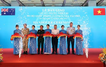 Australia bàn giao vật tư, trang thiết bị hỗ trợ lực lượng gìn giữ hòa bình Việt Nam