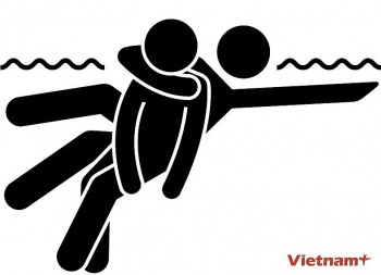 Hai thanh niên Việt Nam dũng cảm cứu sống 2 em bé người Nhật bị đuối nước Hai thanh niên Việt Nam dũng cảm cứu sống 2 em bé người Nhật bị đuối nước