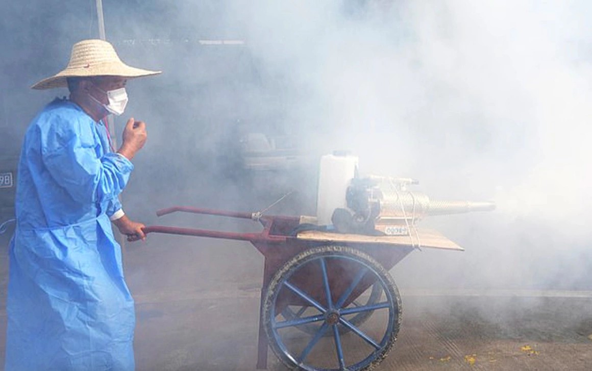 Người dân Trung Quốc thực hiện các biện pháp cách ly, phòng ngừa virus Chikungunya. (Ảnh:VCG)