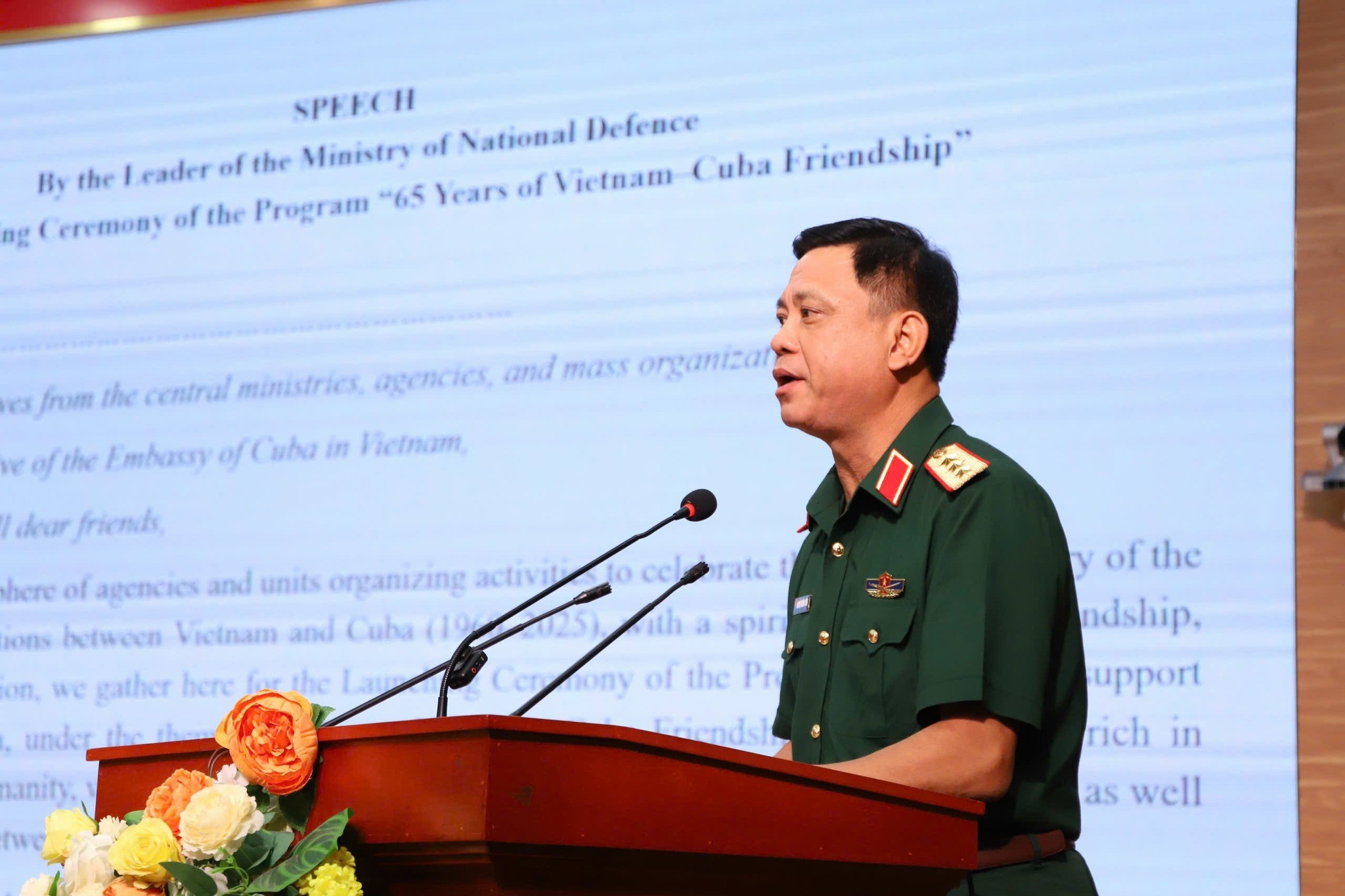 Thượng tướng Nguyễn Trường Thắng, Ủy viên Trung ương Đảng, Thứ trưởng Bộ Quốc phòng phát biểu tại  Lễ phát động cấp quốc gia Chương trình vận động ủng hộ nhân dân Cuba. (Ảnh: Mặt trận Tổ quốc Việt Nam)