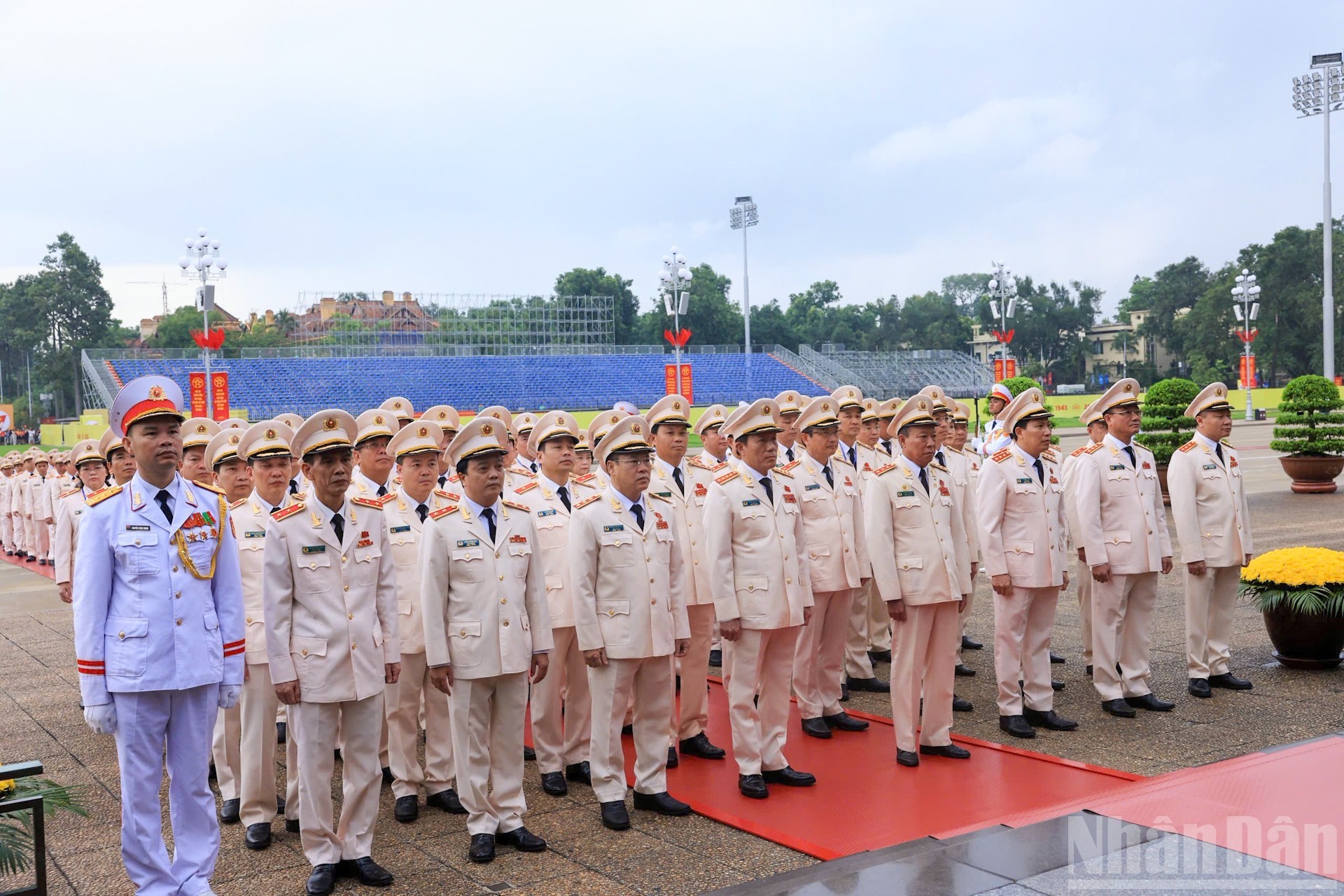 [Ảnh] Lãnh đạo Đảng, Nhà nước vào Lăng viếng Chủ tịch Hồ Chí Minh và dâng hương tưởng niệm các Anh hùng-Liệt sĩ