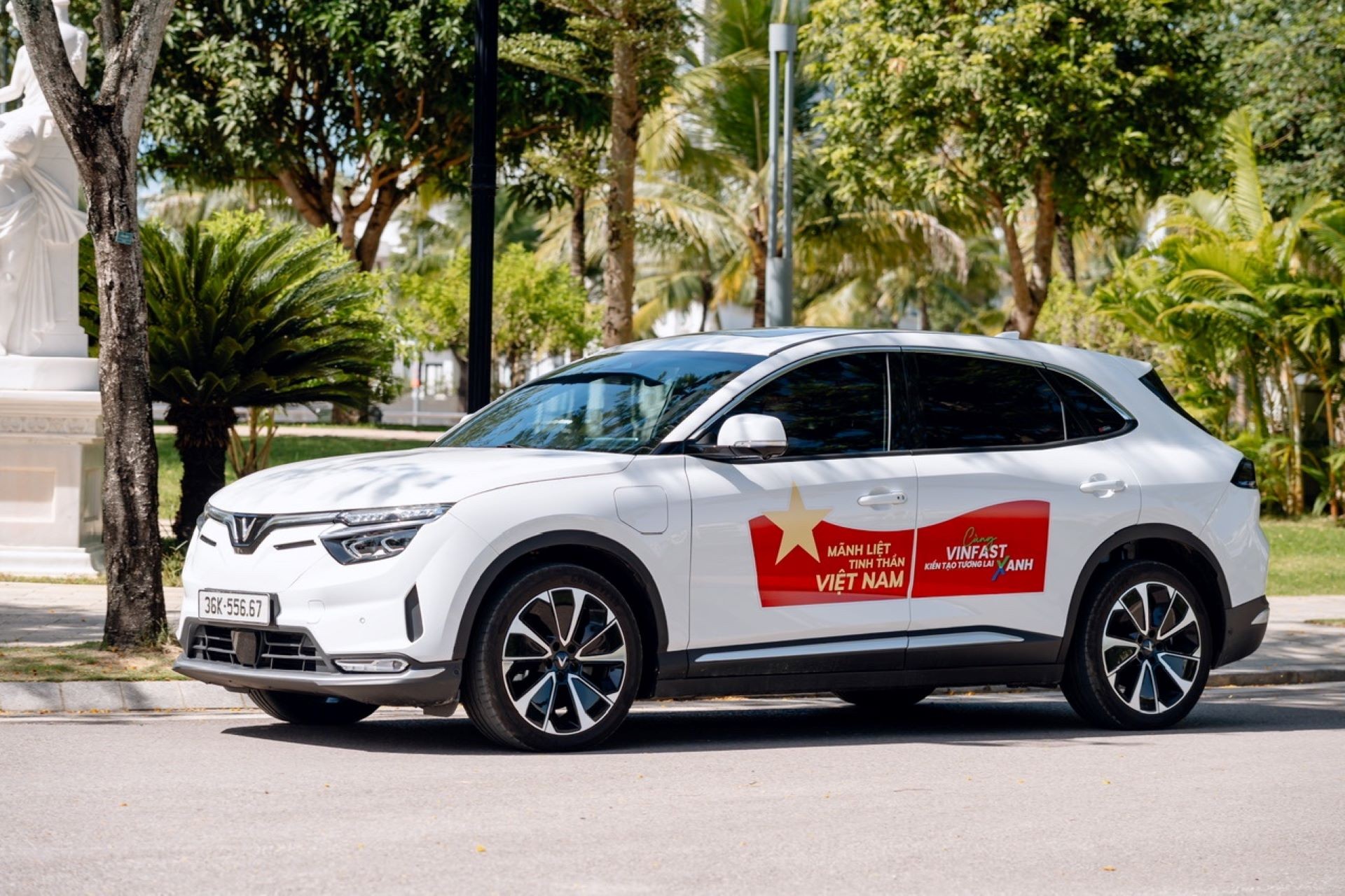 Mang 1 tỷ đồng đi mua SUV, khách hàng khẳng định: “VF 8 là chiếc xe thông minh nhất về tài chính”