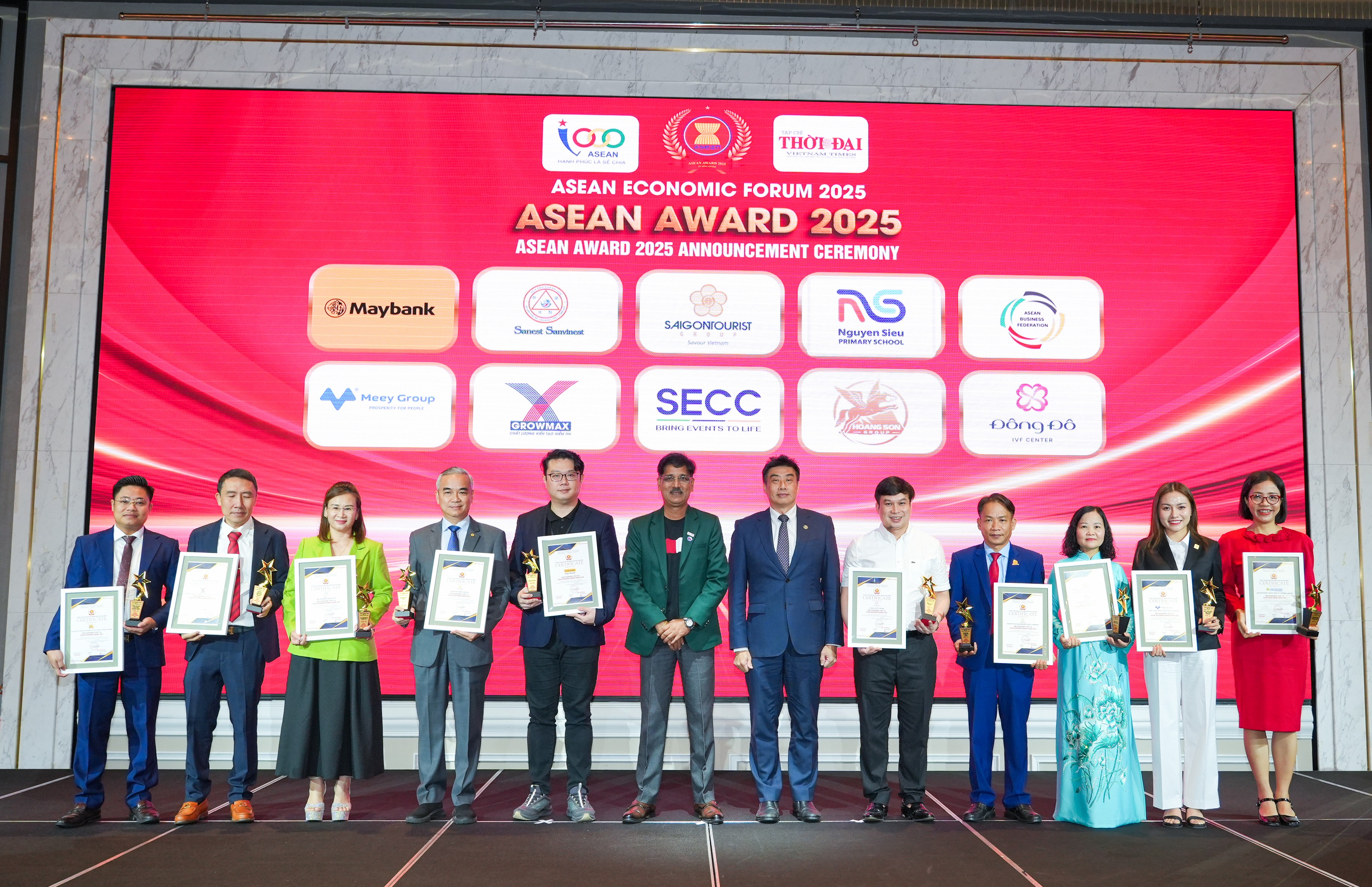 Đông Đô IVF Center lọt “Top 10 Thương hiệu nổi tiếng ASEAN 2025”, khẳng định vị thế y học Việt Nam trên bản đồ Quốc tế