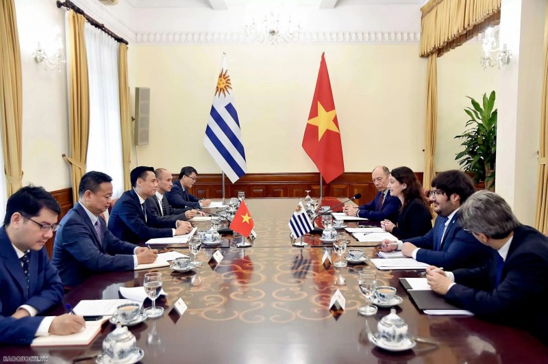 Thứ trưởng Đặng Hoàng Giang khẳng định Việt Nam luôn coi trọng phát triển quan hệ với Uruguay trong tổng thể chính sách đối ngoại với Mỹ Latinh.