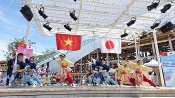 sac mau viet nam ruc ro tai world expo 2025 osaka