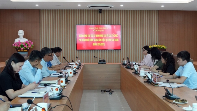 Ủy ban công tác về các tổ chức phi chính phủ nước ngoài làm việc với tỉnh Cao Bằng