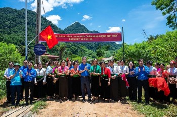 Hành trình “Ánh sáng xanh” thắp sáng mọi nẻo đường Việt Nam