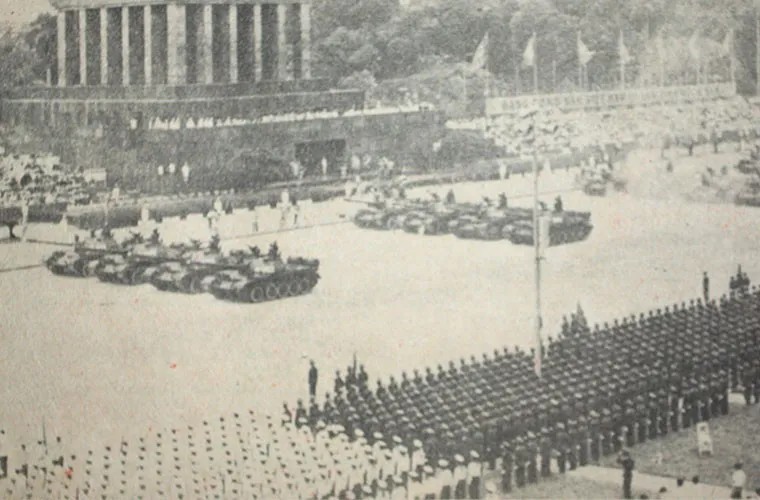 Ngày 2/9/1985, nước ta tổ chức duyệt binh kỷ niệm Cách mạng tháng Tám thành công và 40 năm Quốc khánh nước Cộng hòa Xã hội Chủ nghĩa Việt Nam. 