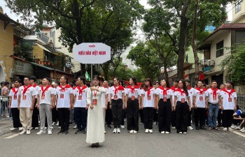 Kiều bào tham gia diễu hành 2/9: Bước chân tự hào ngày trở về