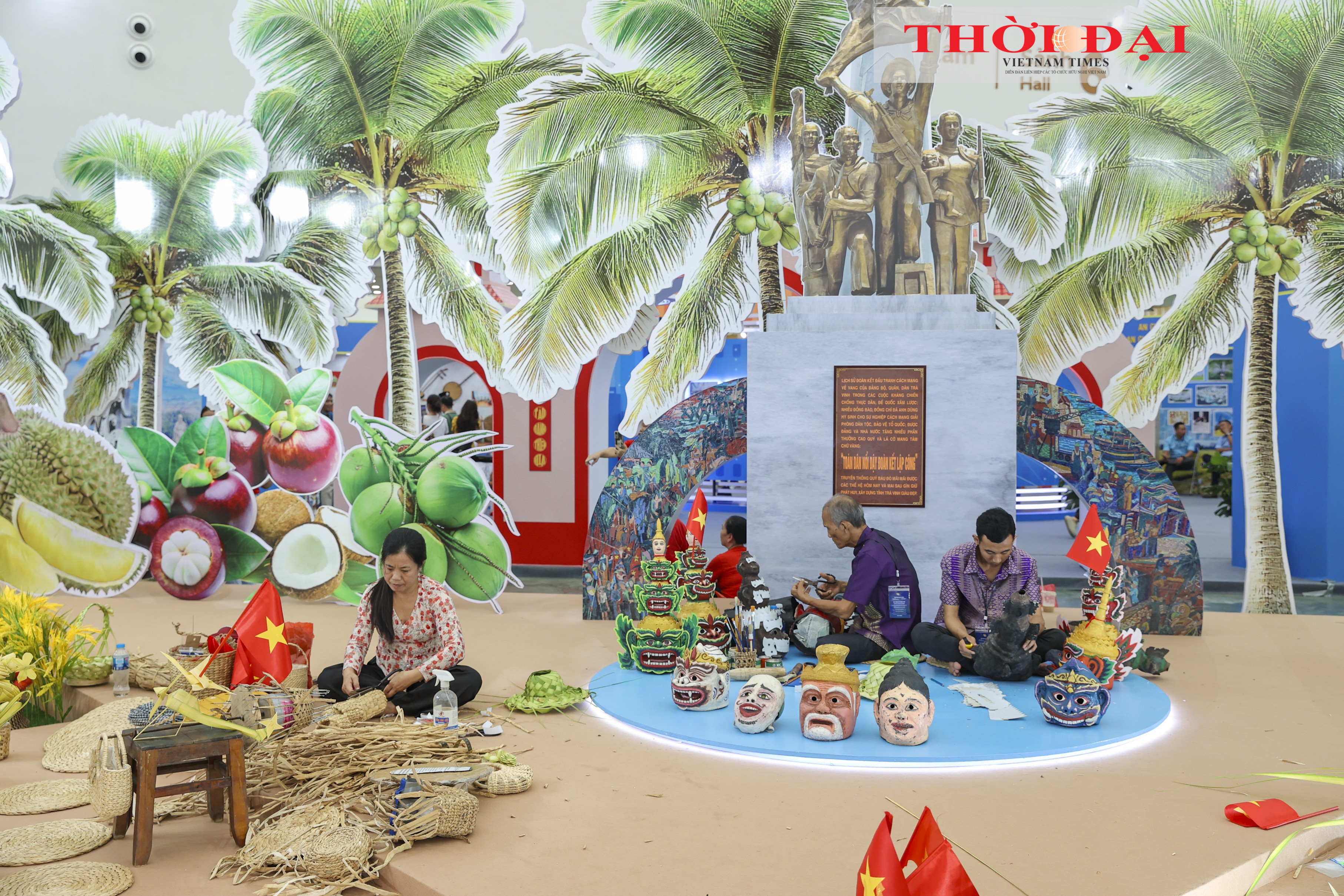 Không gian trưng bày chủ đề Tỉnh giàu nước mạnh trưng bày những thành tựu thời kỳ đổi mới; lịch sử hình thành, phát triển và chuyển đổi, cùng với bản sắc văn hoá, các lợi thế, tiềm năng phát triển của 34 tỉnh, thành phố. (Ảnh: Đinh Hòa) Không gian trưng bày chủ đề Tỉnh giàu nước mạnh trưng bày những thành tựu thời kỳ đổi mới; lịch sử hình thành, phát triển và chuyển đổi, cùng với bản sắc văn hoá, các lợi thế, tiềm năng phát triển của 34 tỉnh, thành phố. (Ảnh: Đinh Hòa)