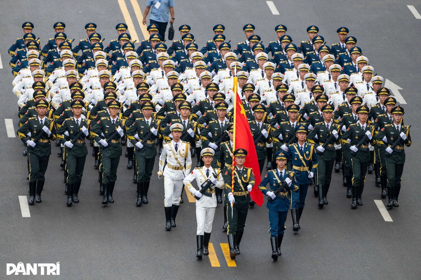 Khối Quân giải phóng nhân dân Trung Quốc diễu binh. (Ảnh: Dân trí)
