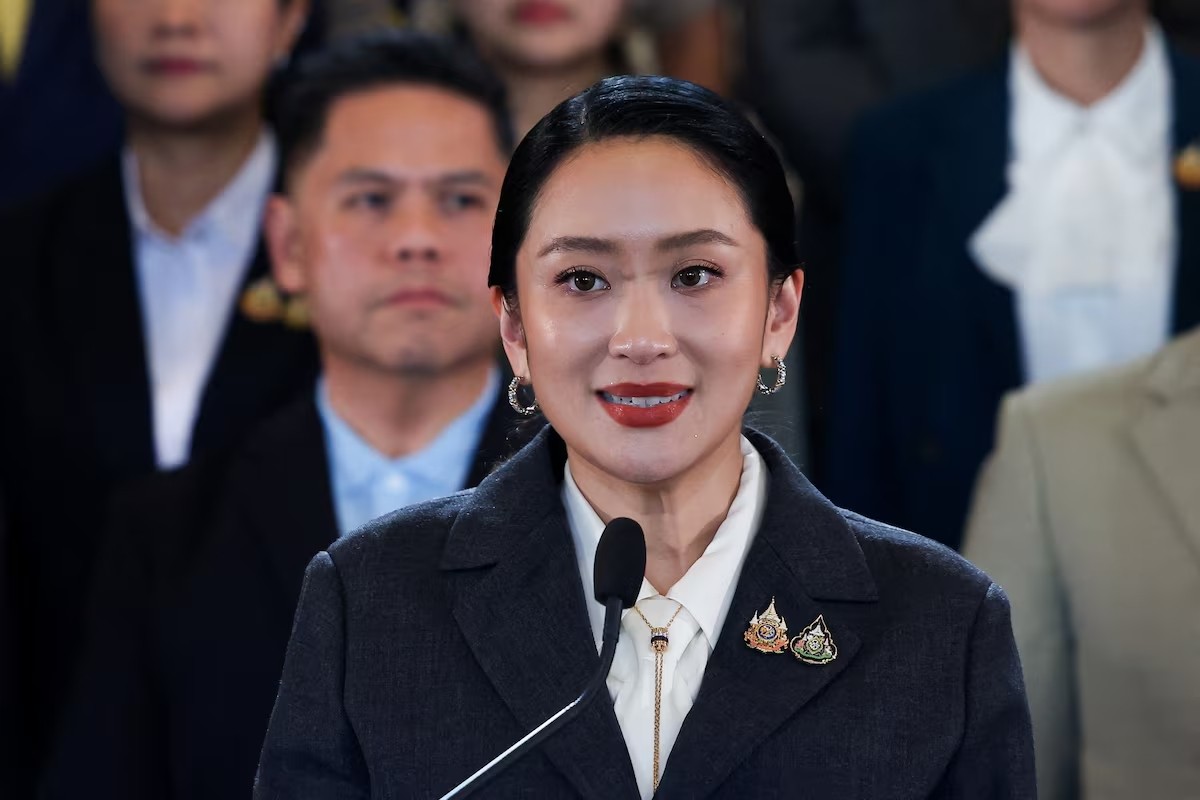 Bà Paetongtarn Shinawatra phát biểu tại cuộc họp báo ở Tòa nhà Chính phủ, Bangkok, ngày 29/8/2025, sau khi Tòa án Hiến pháp Thái Lan ra phán quyết bãi nhiệm chức vụ Thủ tướng. Ảnh: REUTERS
