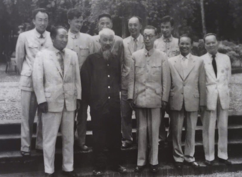 Chủ tịch Hồ Chí Minh tiếp đoàn đại biểu Hội Trung - Việt hữu hảo sang dự Quốc khánh 2/9/1966.