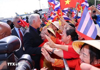 chu tich nuoc cuba va phu nhan den ha noi bat dau tham cap nha nuoc