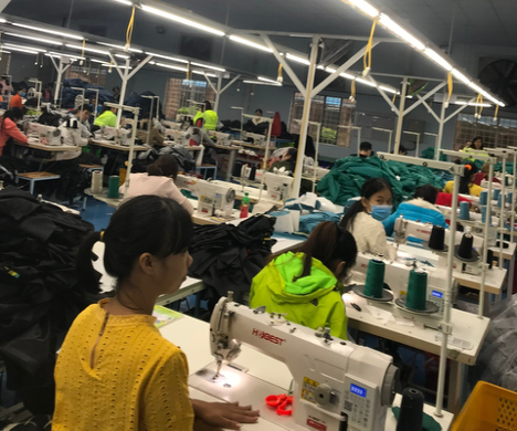 Nhiều em nhỏ trưởng thành tại mái ấm Hoa Mai làm việc tại Công ty may mặc Dacotex. (Ảnh: NVCC)