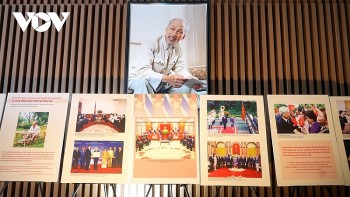 trien lam ho chi minh bieu tuong thoi dai cau noi huu nghi viet nam thai lan