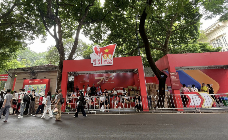 Hà Nội phục vụ 15 