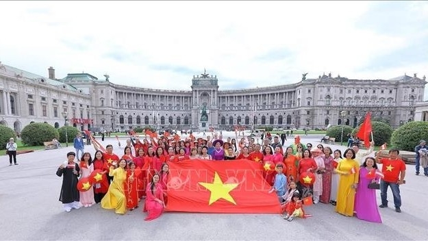 Lan tỏa tinh thần yêu nước qua sự kiện “Việt phục bộ hành” tại châu Âu