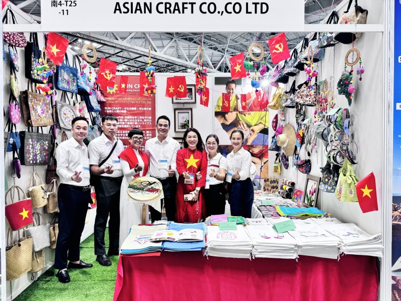 Đoàn công tác Sở Công Thương Hà Nội đã có mặt tại Hội chợ quốc tế hàng thủ công mỹ nghệ tại Tokyo, Nhật Bản. (Ảnh: T.L) Đoàn công tác Sở Công Thương Hà Nội đã có mặt tại Hội chợ quốc tế hàng thủ công mỹ nghệ tại Tokyo, Nhật Bản. (Ảnh: T.L)