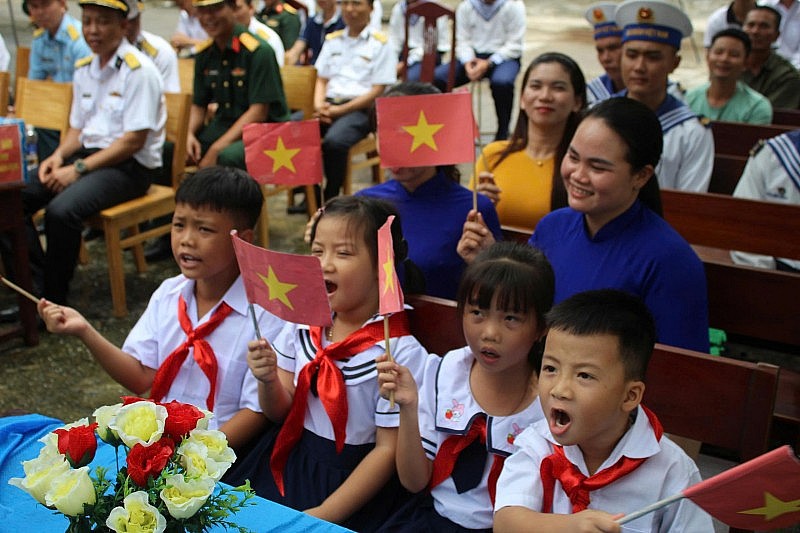 Rộn ràng lễ khai giảng ở Đặc khu Trường Sa