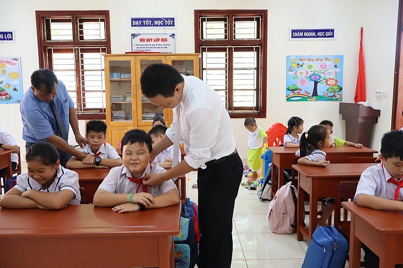 Rộn ràng lễ khai giảng ở Đặc khu Trường Sa