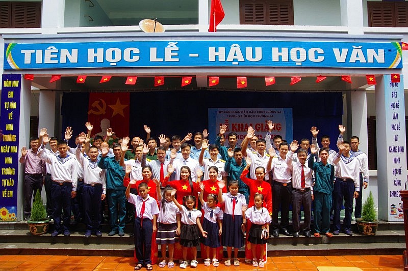 Rộn ràng lễ khai giảng ở Đặc khu Trường Sa