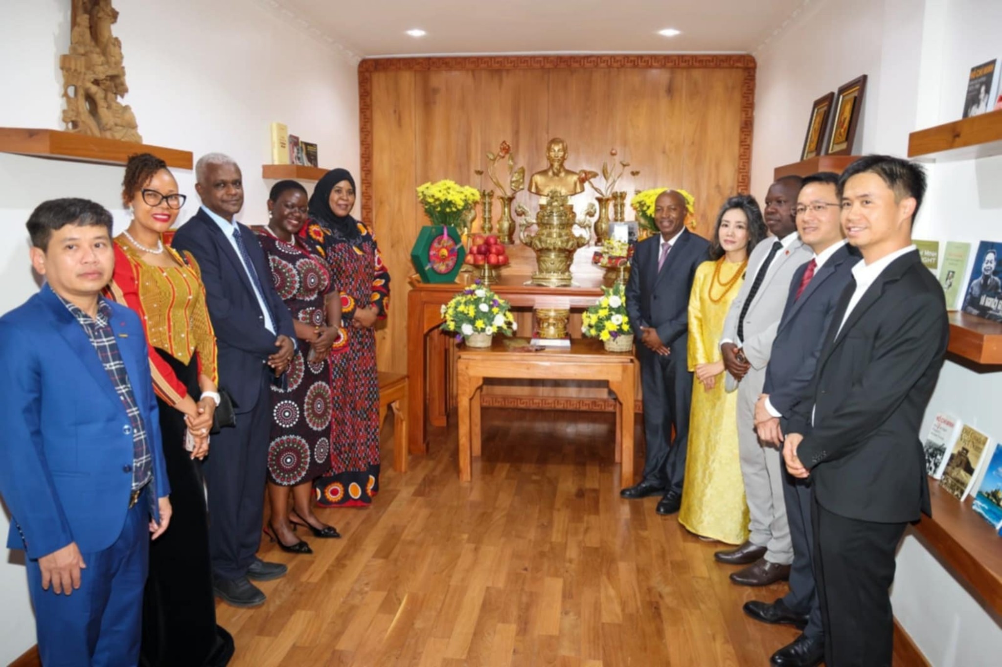 Khánh thành Không gian Hồ Chí Minh tại Đại sứ quán Việt Nam tại Tanzania. (Ảnh: Đại sứ quán Việt Nam tại Tanzania)