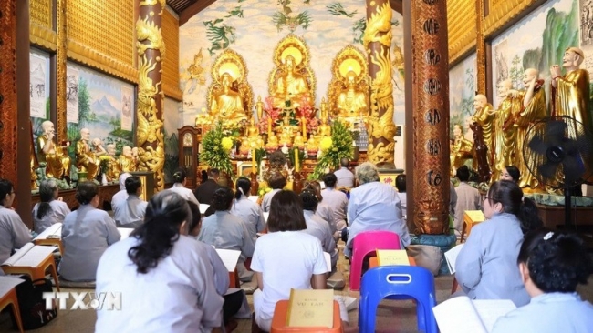 Vu Lan nơi đất Lào: Giữ gìn đạo hiếu, nối truyền phong tục Việt
