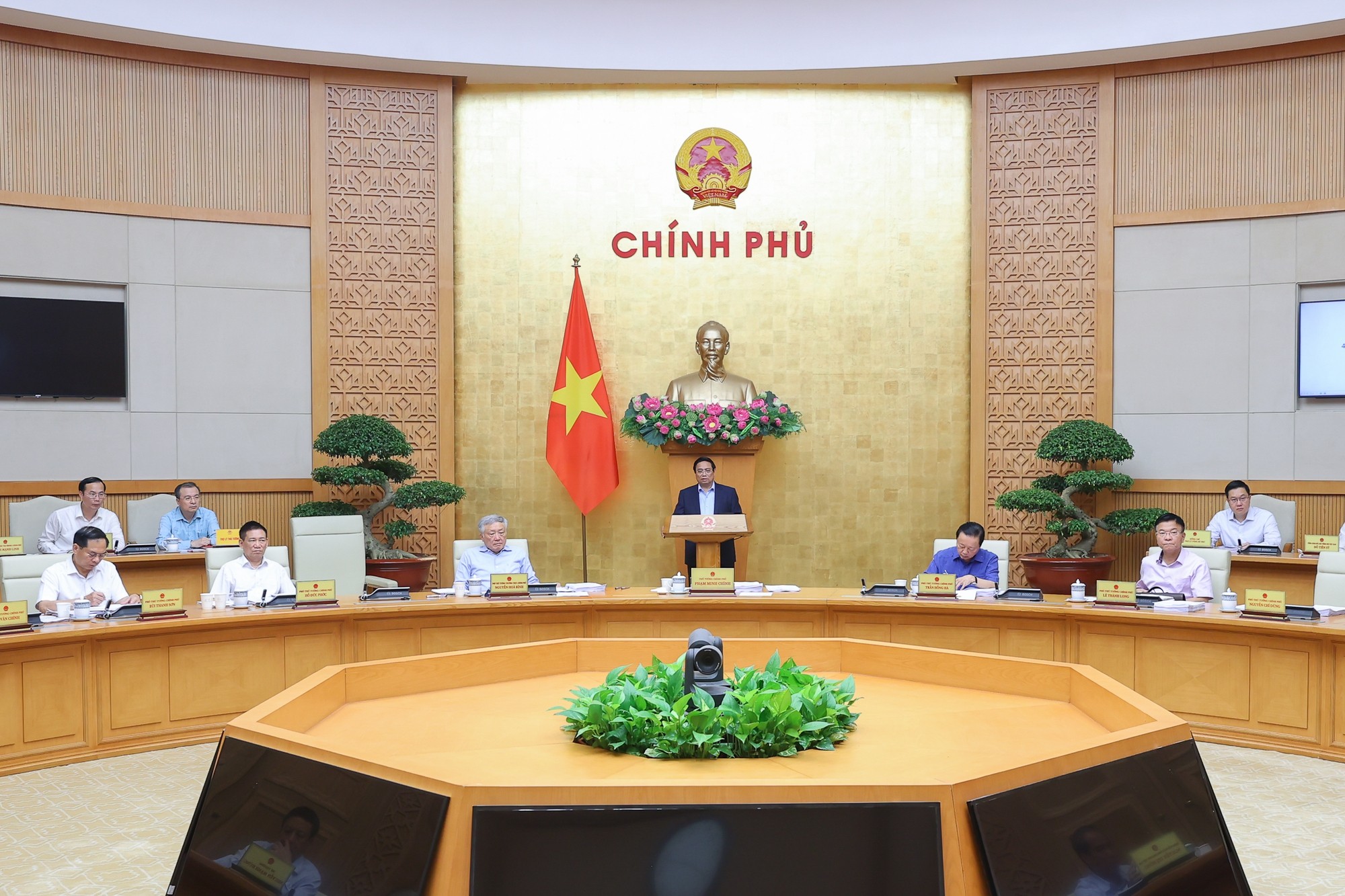 Thủ tướng nhấn mạnh một số bài học kinh nghiệm từ thực tiễn - Ảnh: VGP